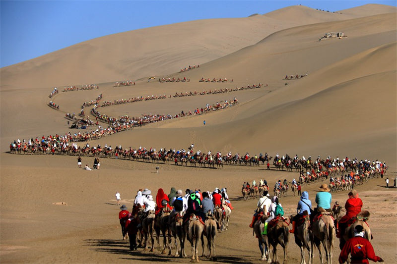 Onda de turismo aumenta em Dunhuang durante ver?o