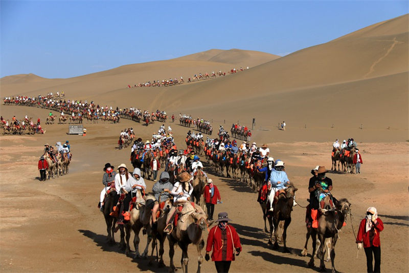 Onda de turismo aumenta em Dunhuang durante ver?o