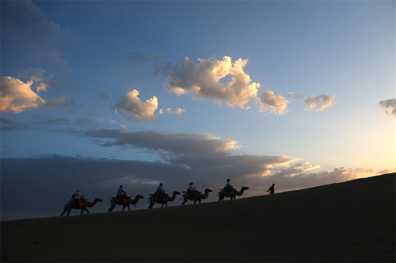 Onda de turismo aumenta em Dunhuang durante ver?o