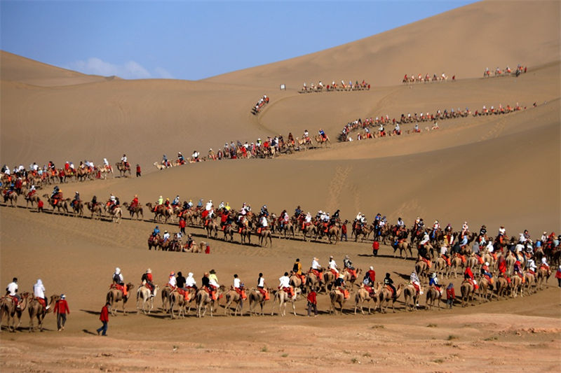 Onda de turismo aumenta em Dunhuang durante ver?o