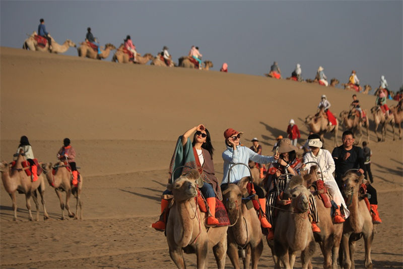 Onda de turismo aumenta em Dunhuang durante ver?o