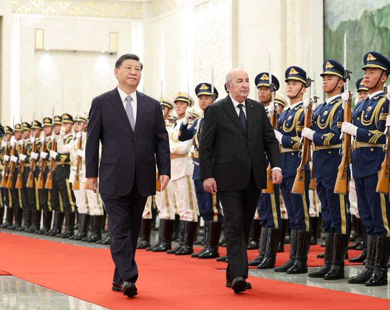 Xi Jinping conversa com presidente da Argélia