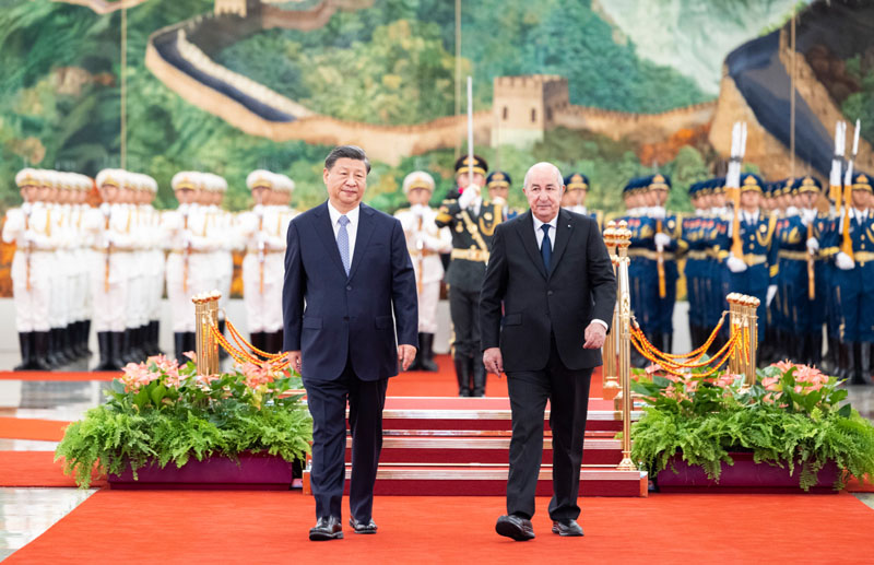 Xi Jinping conversa com presidente da Argélia
