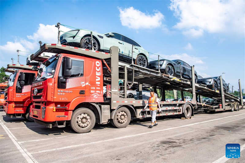 Linhas de produ??o da indústria de veículos de novas energias operam a todo vapor em Chongqing