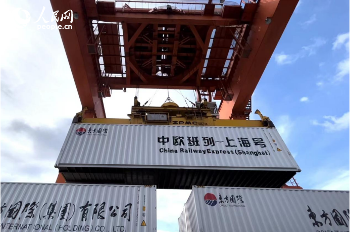 Trens de carga China-Europa estabelecem liga??o do continente euro-asiático