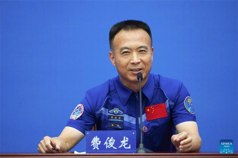 Astronautas da Shenzhou-15 se encontram com imprensa após quarentena e recupera??o inicial