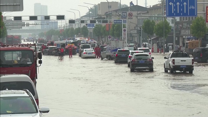 Mais de 133.000 locais s?o afetados por inunda??es em Zhuozhou, no norte da China