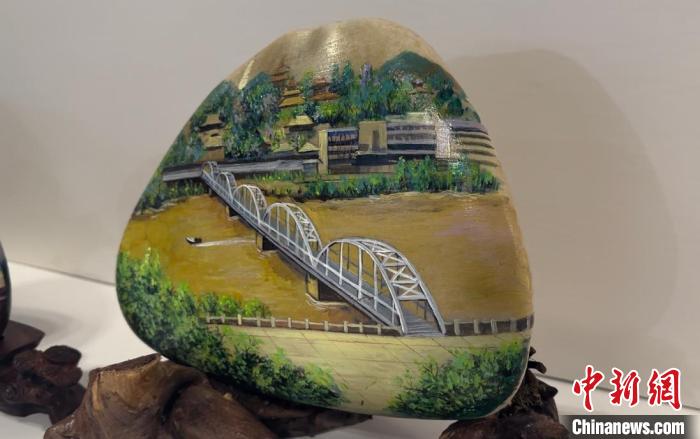 Lanzhou: exibi??o de gravuras ilustrativas da Rota da Seda atraem numerosos visitantes