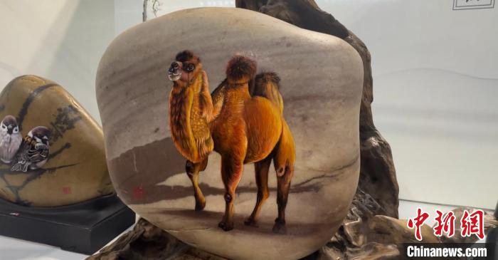 Lanzhou: exibi??o de gravuras ilustrativas da Rota da Seda atraem numerosos visitantes