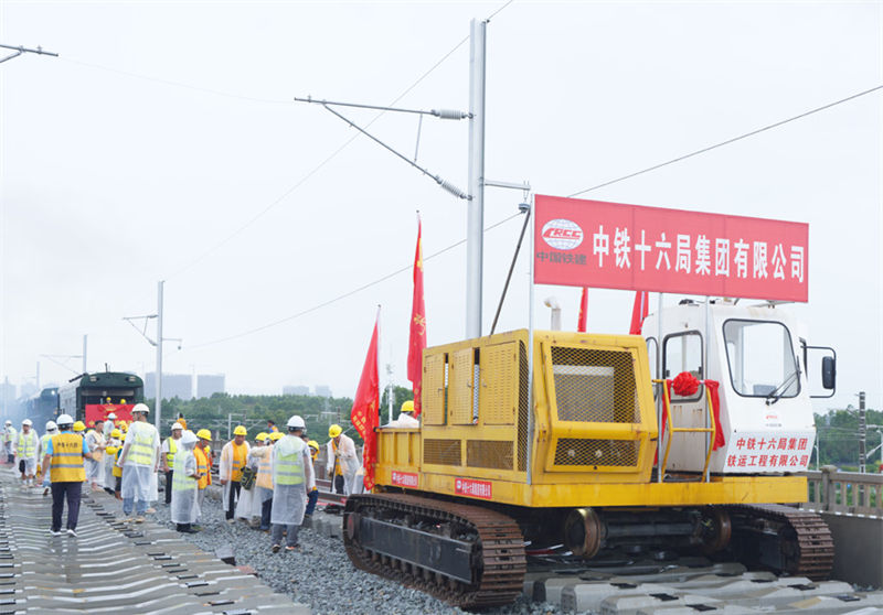 China: primeira ferrovia de alta velocidade até à fronteira com o Vietn? inicia coloca??o de carris
