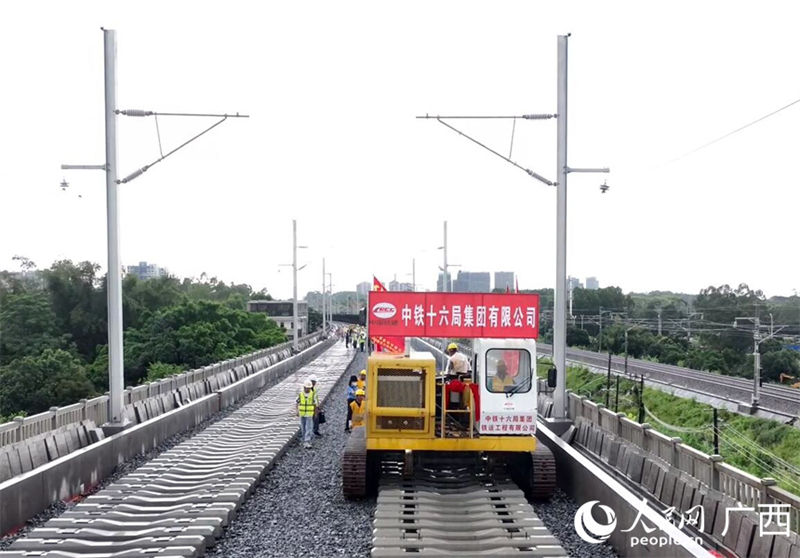 China: primeira ferrovia de alta velocidade até à fronteira com o Vietn? inicia coloca??o de carris