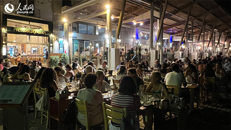 Grécia: paisagem noturna da ilha de Creta indicia recupera??o do turismo