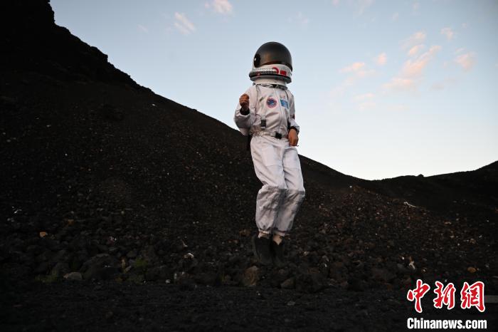 Mongólia Interior com elevada procura turística nos vulc?es de Ulanhada