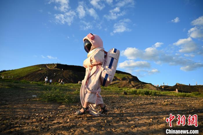 Mongólia Interior com elevada procura turística nos vulc?es de Ulanhada