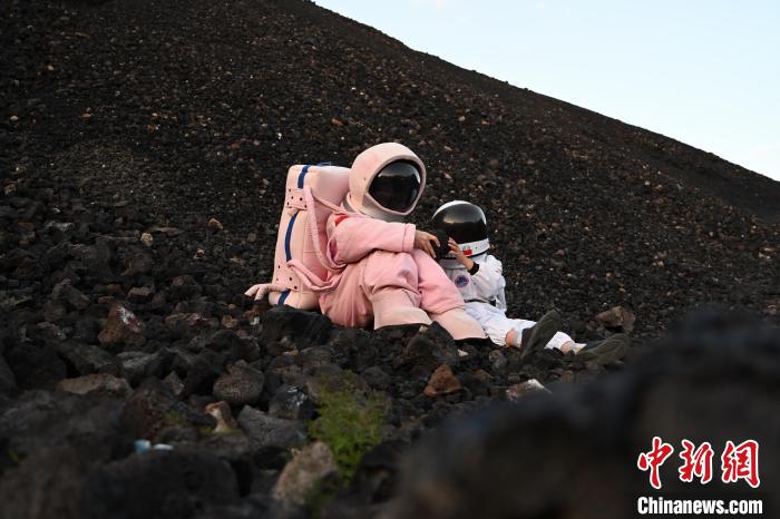 Mongólia Interior com elevada procura turística nos vulc?es de Ulanhada