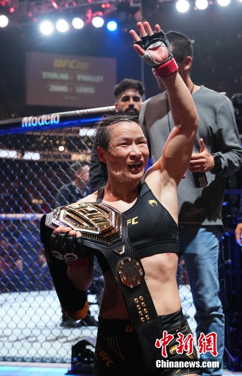 Zhang Weili mantém cintur?o no UFC 292 após derrotar Amanda Lemos