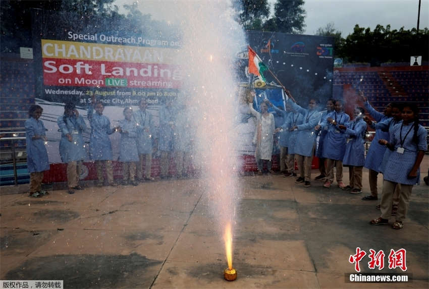 Sonda indiana Chandrayaan-3 pousa com sucesso na Lua