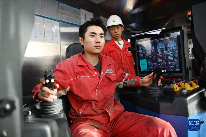 China: perfura??o do primeiro po?o de explora??o petrolífera de 10 mil metros de profundidade atinge os 6000 metros