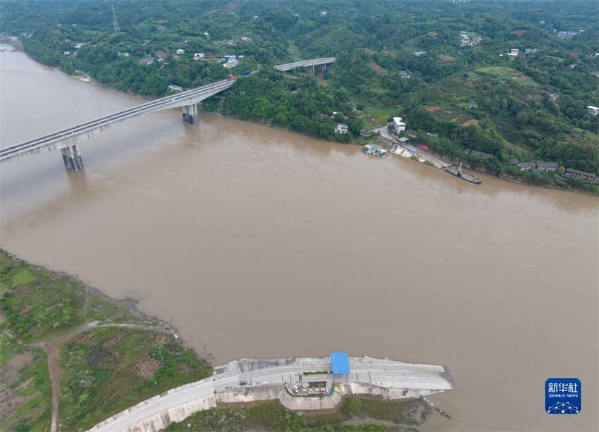 Sichuan: constru??o de ponte p?e termo ao uso de balsas em Yibin