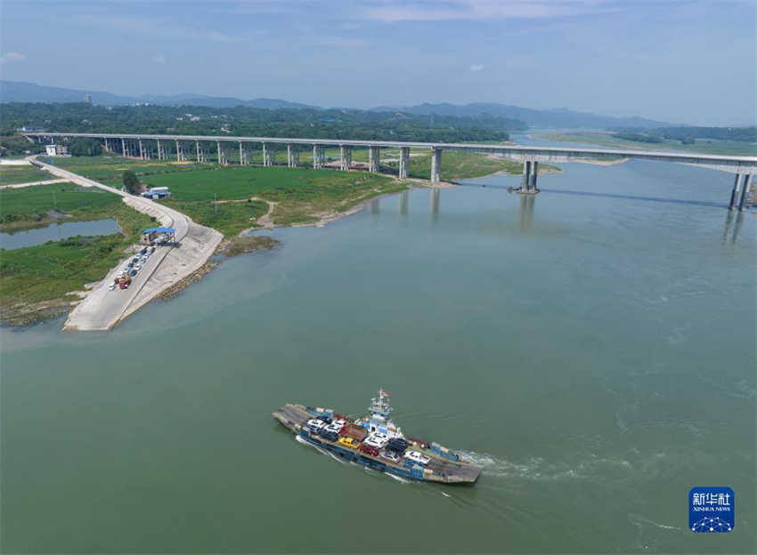 Sichuan: constru??o de ponte p?e termo ao uso de balsas em Yibin