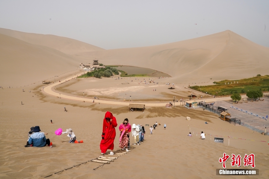 Fotografias de viagem cada vez mais populares em Dunhuang, noroeste da China