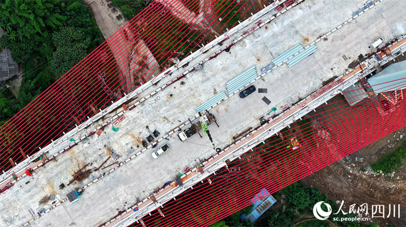 Sichuan: grande ponte Naxi sobre o rio Yangtze em constru??o