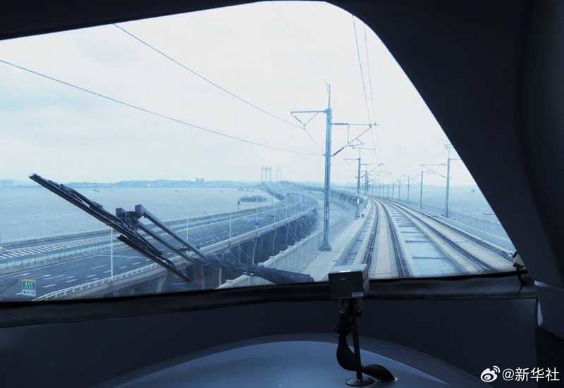 Primeira ferrovia de alta velocidade sobre o mar da China entra em fase experimental de opera??o
