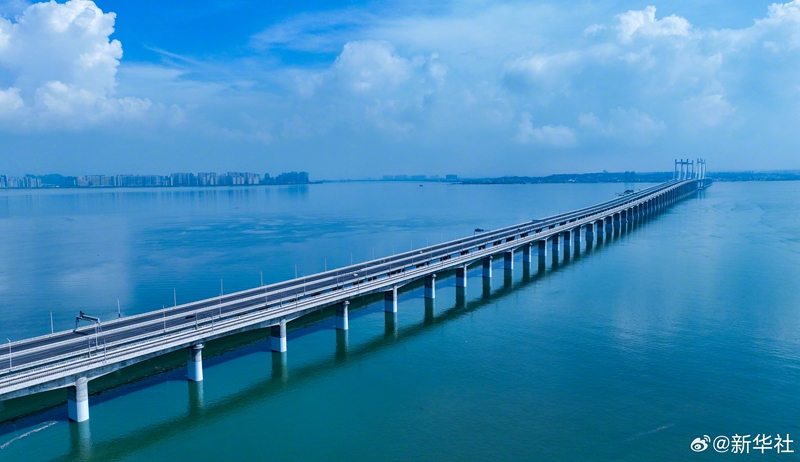 Primeira ferrovia de alta velocidade sobre o mar da China entra em fase experimental de opera??o