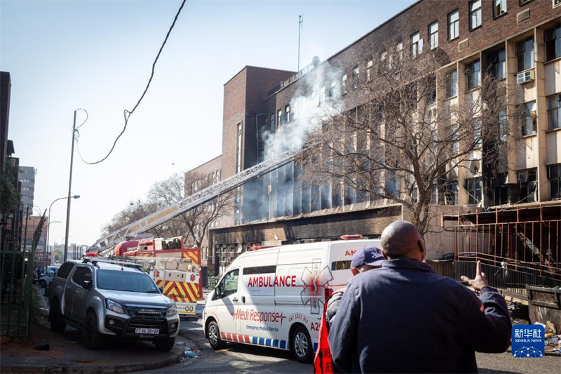 áfrica do Sul: incêndio provoca 73 mortes num prédio edifício em Joanesburgo