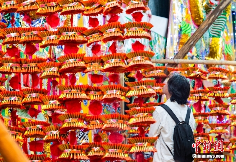Cidad?os de Hong Kong presenciam celebra??o do Festival dos Fantasmas Famintos realizada pela comunidade de Chaozhou