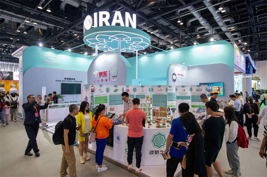 CIFTIS: Visitando os pavilh?es dos países participantes à descoberta de diferentes culturas