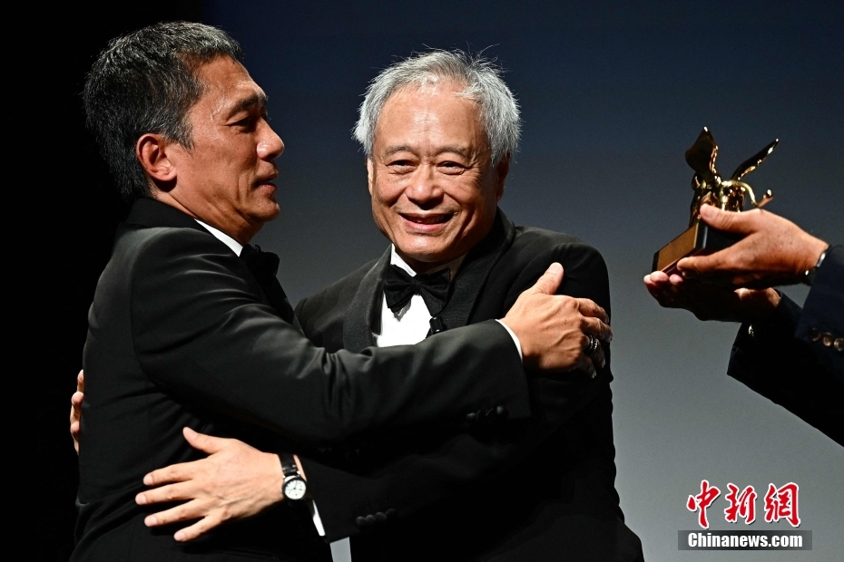 Tony Leung galardoado com Le?o de Ouro