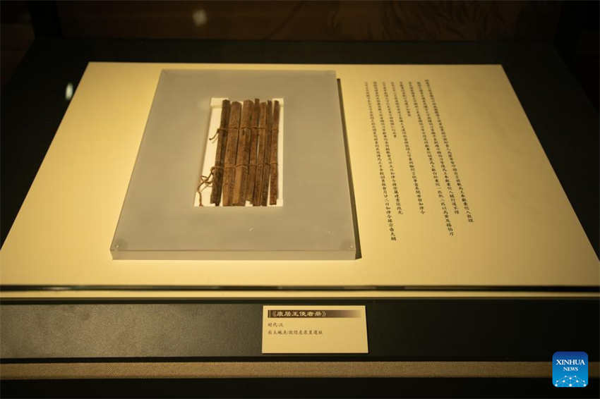 Mais de 1.000 tiras de bambu est?o em exposi??o em museu chinês
