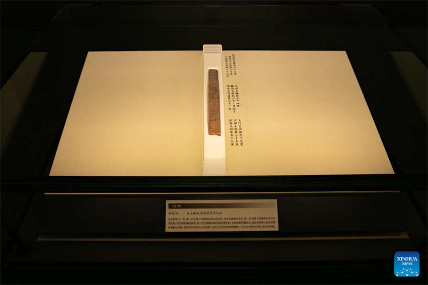 Mais de 1.000 tiras de bambu est?o em exposi??o em museu chinês