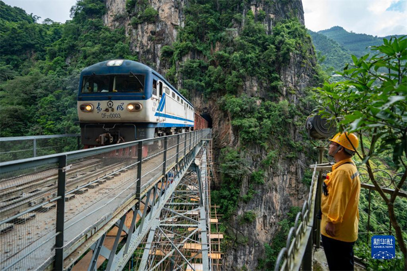 Ponte ferroviária transfronteiri?a sino-vietnamita de bitola métrica inicia teste sistemático