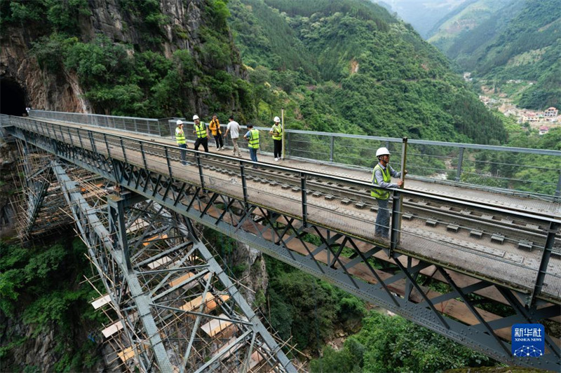 Ponte ferroviária transfronteiri?a sino-vietnamita de bitola métrica inicia teste sistemático