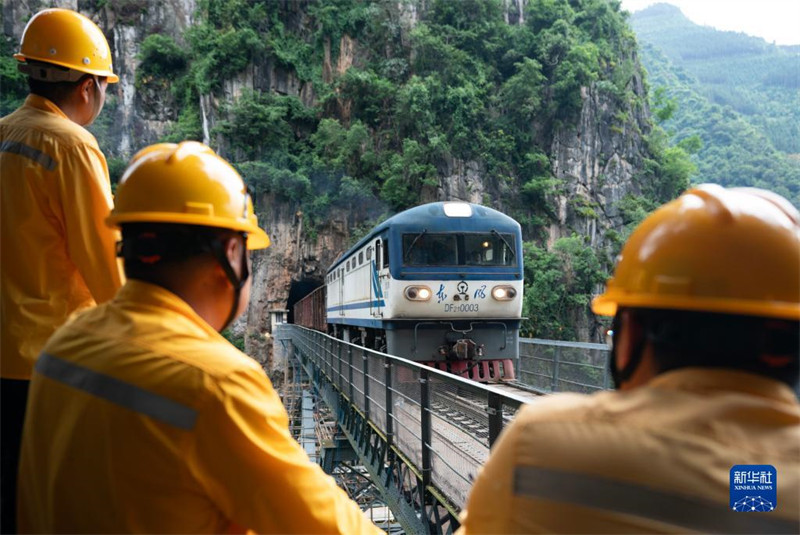 Ponte ferroviária transfronteiri?a sino-vietnamita de bitola métrica inicia teste sistemático