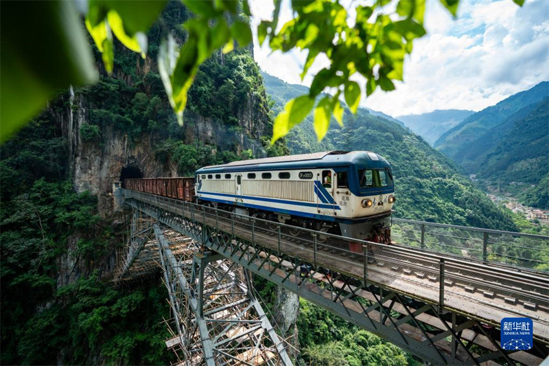 Ponte ferroviária transfronteiri?a sino-vietnamita de bitola métrica inicia teste sistemático