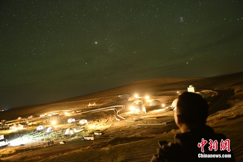 Minqin promove desenvolvimento de turismo ic?nico com recurso de estrelas, noroeste da China