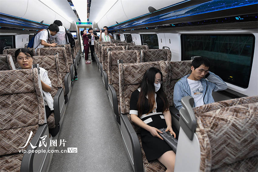 Trem maglev de 600 km/h estreia na Conven??o Mundial de Manufatura