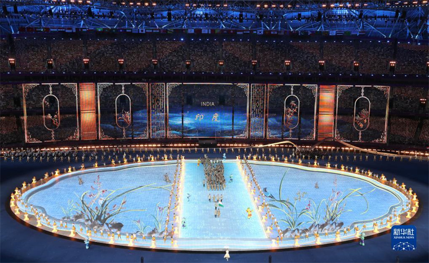 Come?a desfile de atletas na cerim?nia de abertura dos Jogos Asiáticos de Hangzhou