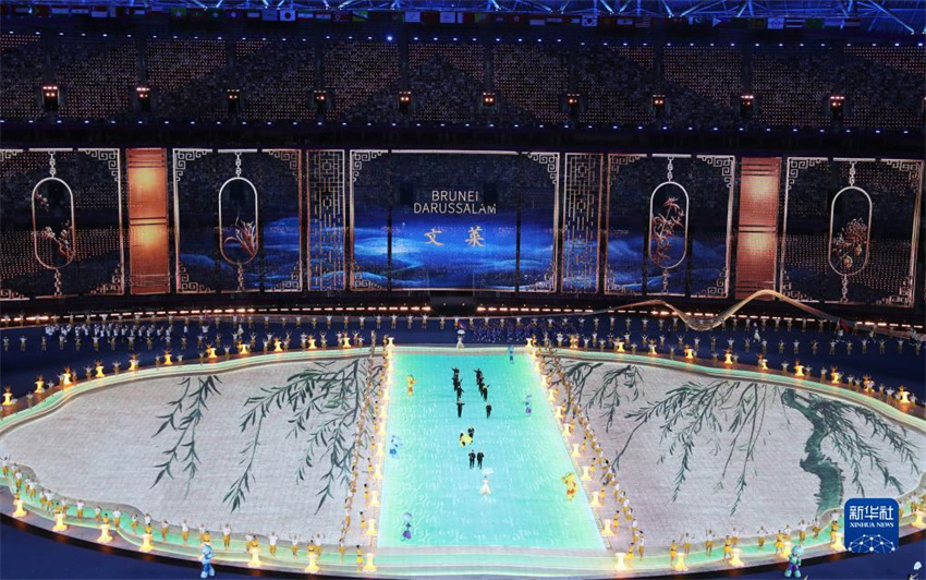 Come?a desfile de atletas na cerim?nia de abertura dos Jogos Asiáticos de Hangzhou