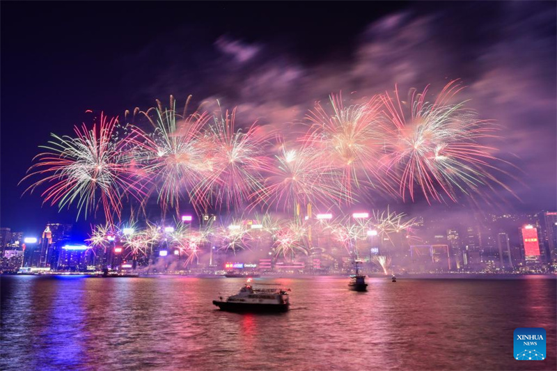 Hong Kong lan?a fogos de artifício para celebrar Dia Nacional após um hiato de 5 anos