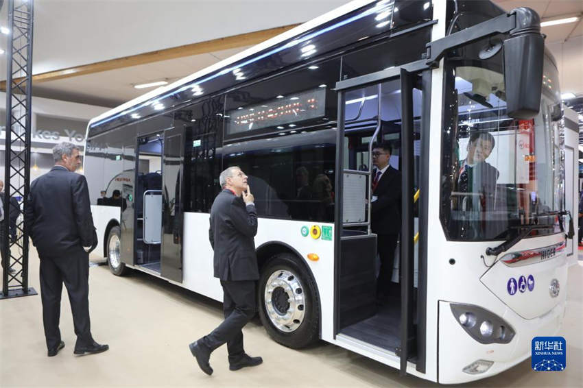 ?nibus elétricos?da China em exposi??o na Busworld Europa?de 2023