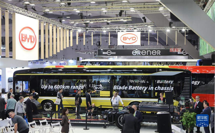 ?nibus elétricos?da China em exposi??o na Busworld Europa?de 2023
