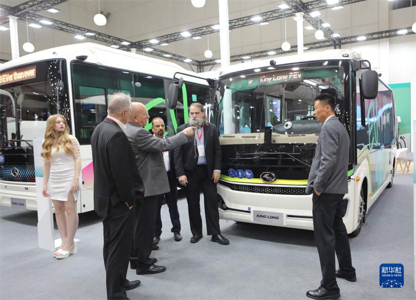 ?nibus elétricos?da China em exposi??o na Busworld Europa?de 2023