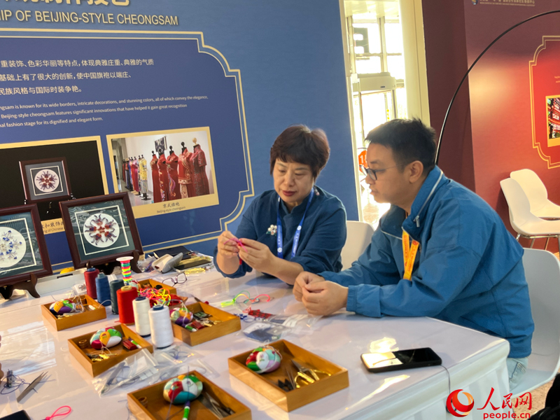 Centro de Imprensa do terceiro Fórum Cintur?o e Rota para Coopera??o Internacional é inaugurado