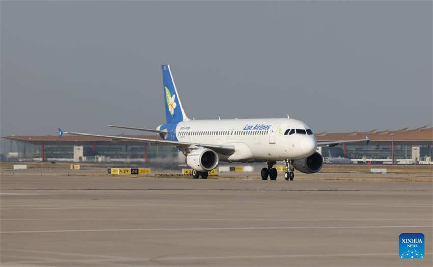 Presidente do Laos chega a Beijing para 3o Fórum do Cintur?o e Rota para Coopera??o Internacional