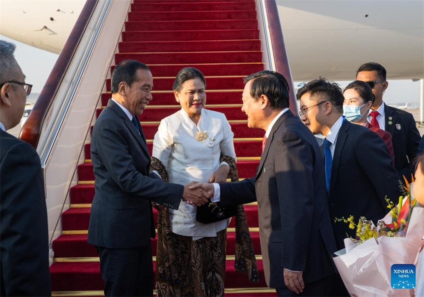 Presidente indonésio chega a Beijing para 3o Fórum do Cintur?o e Rota para Coopera??o Internacional