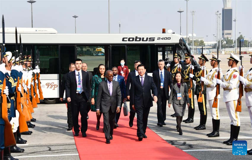 Primeiro-ministro mo?ambicano chega a Beijing para 3o Fórum do Cintur?o e Rota para Coopera??o Internacional